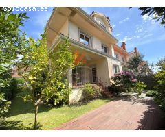 Chalet en Urbanización con piscina