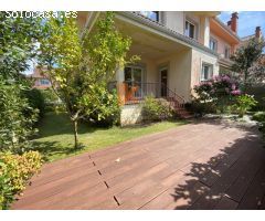 Chalet en Urbanización con piscina