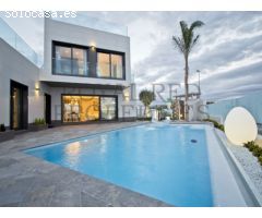 Diseño ultra moderno de 3 dormitorios, 3 baños Villa independiente con piscina