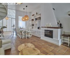 Casa independiente adosada en Venta en Primera línea del Paseo Marítimo de El