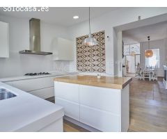 Casa independiente adosada en Venta en Primera línea del Paseo Marítimo de El