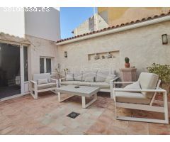 Casa independiente adosada en Venta en Primera línea del Paseo Marítimo de El