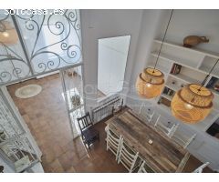 Casa independiente adosada en Venta en Primera línea del Paseo Marítimo de El