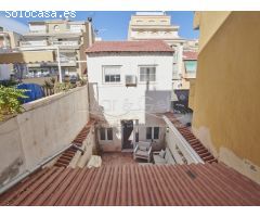 Casa independiente adosada en Venta en Primera línea del Paseo Marítimo de El