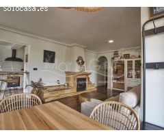 Chalet Reformado y Casa Independiente en Venta con Vistas al Mar y Piscina en