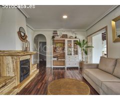 Chalet Reformado y Casa Independiente en Venta con Vistas al Mar y Piscina en