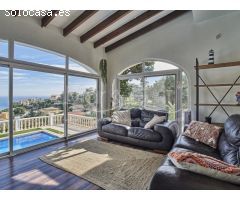 Chalet Reformado y Casa Independiente en Venta con Vistas al Mar y Piscina en
