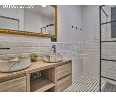 Chalet Reformado y Casa Independiente en Venta con Vistas al Mar y Piscina en