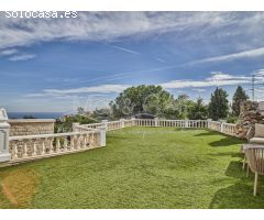 Chalet Reformado y Casa Independiente en Venta con Vistas al Mar y Piscina en