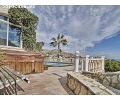 Chalet Reformado y Casa Independiente en Venta con Vistas al Mar y Piscina en
