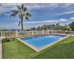 Chalet Reformado y Casa Independiente en Venta con Vistas al Mar y Piscina en