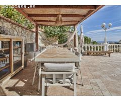 Chalet Reformado y Casa Independiente en Venta con Vistas al Mar y Piscina en