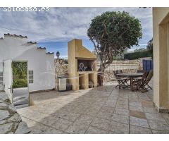 Chalet Reformado y Casa Independiente en Venta con Vistas al Mar y Piscina en
