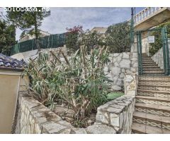 Chalet Reformado y Casa Independiente en Venta con Vistas al Mar y Piscina en