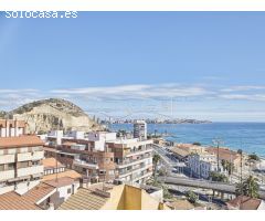 Exclusivo Ático en Venta con Espectaculares Vistas al Mar y al Castillo de Santa