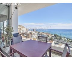 Exclusivo Ático en Venta con Espectaculares Vistas al Mar y al Castillo de Santa