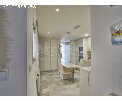 Exclusivo Ático en Venta con Espectaculares Vistas al Mar y al Castillo de Santa