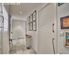 Exclusivo Ático en Venta con Espectaculares Vistas al Mar y al Castillo de Santa