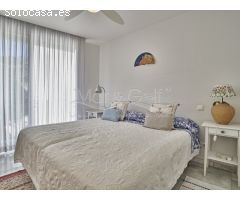 Exclusivo Ático en Venta con Espectaculares Vistas al Mar y al Castillo de Santa