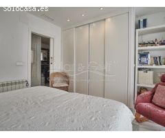 Exclusivo Ático en Venta con Espectaculares Vistas al Mar y al Castillo de Santa