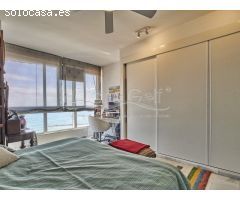 Exclusivo Ático en Venta con Espectaculares Vistas al Mar y al Castillo de Santa