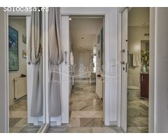 Exclusivo Ático en Venta con Espectaculares Vistas al Mar y al Castillo de Santa