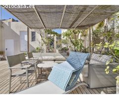Exclusivo Ático en Venta con Espectaculares Vistas al Mar y al Castillo de Santa