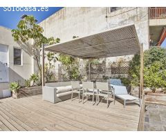 Exclusivo Ático en Venta con Espectaculares Vistas al Mar y al Castillo de Santa