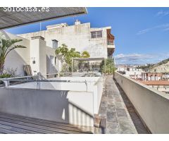 Exclusivo Ático en Venta con Espectaculares Vistas al Mar y al Castillo de Santa
