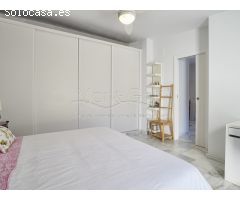 Exclusivo Ático en Venta con Espectaculares Vistas al Mar y al Castillo de Santa
