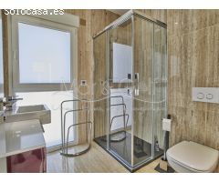 Espectacular Chalet en Venta con Piscina y Sala de Ocio en Arenales del Sol