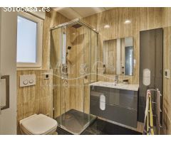 Espectacular Chalet en Venta con Piscina y Sala de Ocio en Arenales del Sol