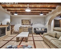 Espectacular Chalet en Venta con Piscina y Sala de Ocio en Arenales del Sol