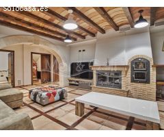 Espectacular Chalet en Venta con Piscina y Sala de Ocio en Arenales del Sol