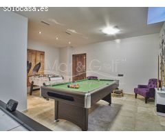 Espectacular Chalet en Venta con Piscina y Sala de Ocio en Arenales del Sol