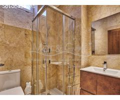 Espectacular Chalet en Venta con Piscina y Sala de Ocio en Arenales del Sol