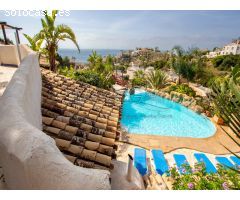 Chalet de Estilo Mediterráneo en Venta con Licencia Turística, Piscina y Vistas