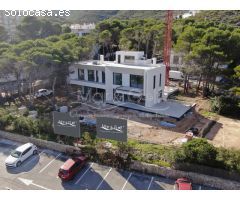 Chalet de Diseño Vanguardista en Venta con Vistas al Mar en Denia.