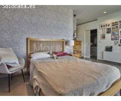 Contemporánea Villa en Venta con Exótico Jardín y Piscina en Alicante
