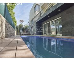 Chalet de Diseño Moderno en Venta en Primera Línea de Alicante Golf
