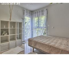 Chalet de Diseño Moderno en Venta en Primera Línea de Alicante Golf