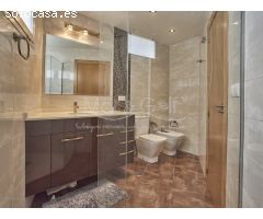 Chalet de Diseño Moderno en Venta en Primera Línea de Alicante Golf