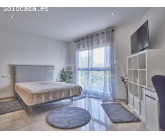 Chalet de Diseño Moderno en Venta en Primera Línea de Alicante Golf