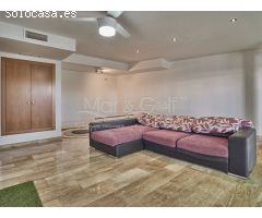 Chalet de Diseño Moderno en Venta en Primera Línea de Alicante Golf