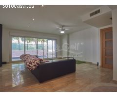 Chalet de Diseño Moderno en Venta en Primera Línea de Alicante Golf