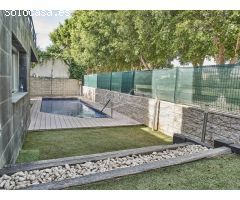 Chalet de Diseño Moderno en Venta en Primera Línea de Alicante Golf