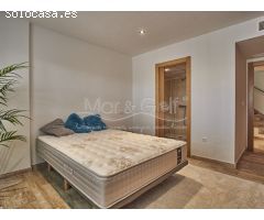 Chalet de Diseño Moderno en Venta en Primera Línea de Alicante Golf