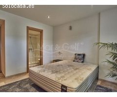 Chalet de Diseño Moderno en Venta en Primera Línea de Alicante Golf