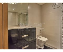 Chalet de Diseño Moderno en Venta en Primera Línea de Alicante Golf