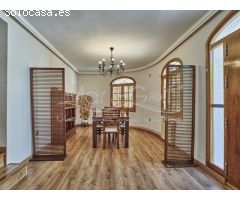 Chalet en Venta con Gran Parcela Ajardinada y Piscina Privada en Cabo de las